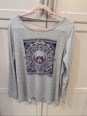 GAIAM Grey Long-Sleeve Lotus Mandala Graphic Tee